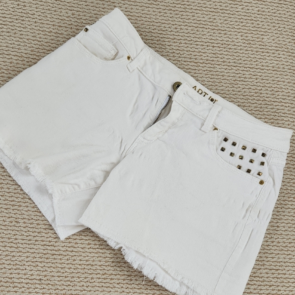 Apt 9,  Women's White Studded Shorts, Size 4